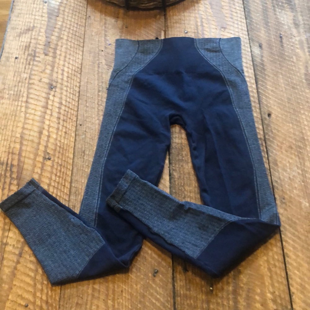 Spanx Navy workout leggings Medium